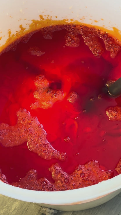 Brightening Turmeric &amp; Peach Scrub with Turmeric Root Extract